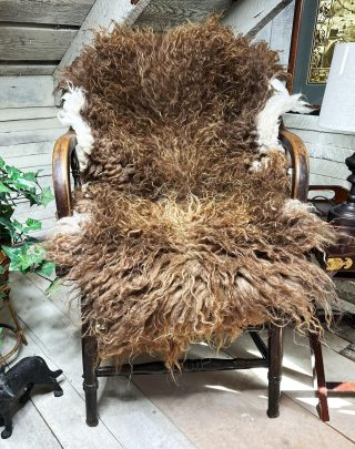 Big Beautiful Icelandic sheepskin throw l natural rug | original wool rug | hide | fur | skin | sustainable farm | brown with white patches