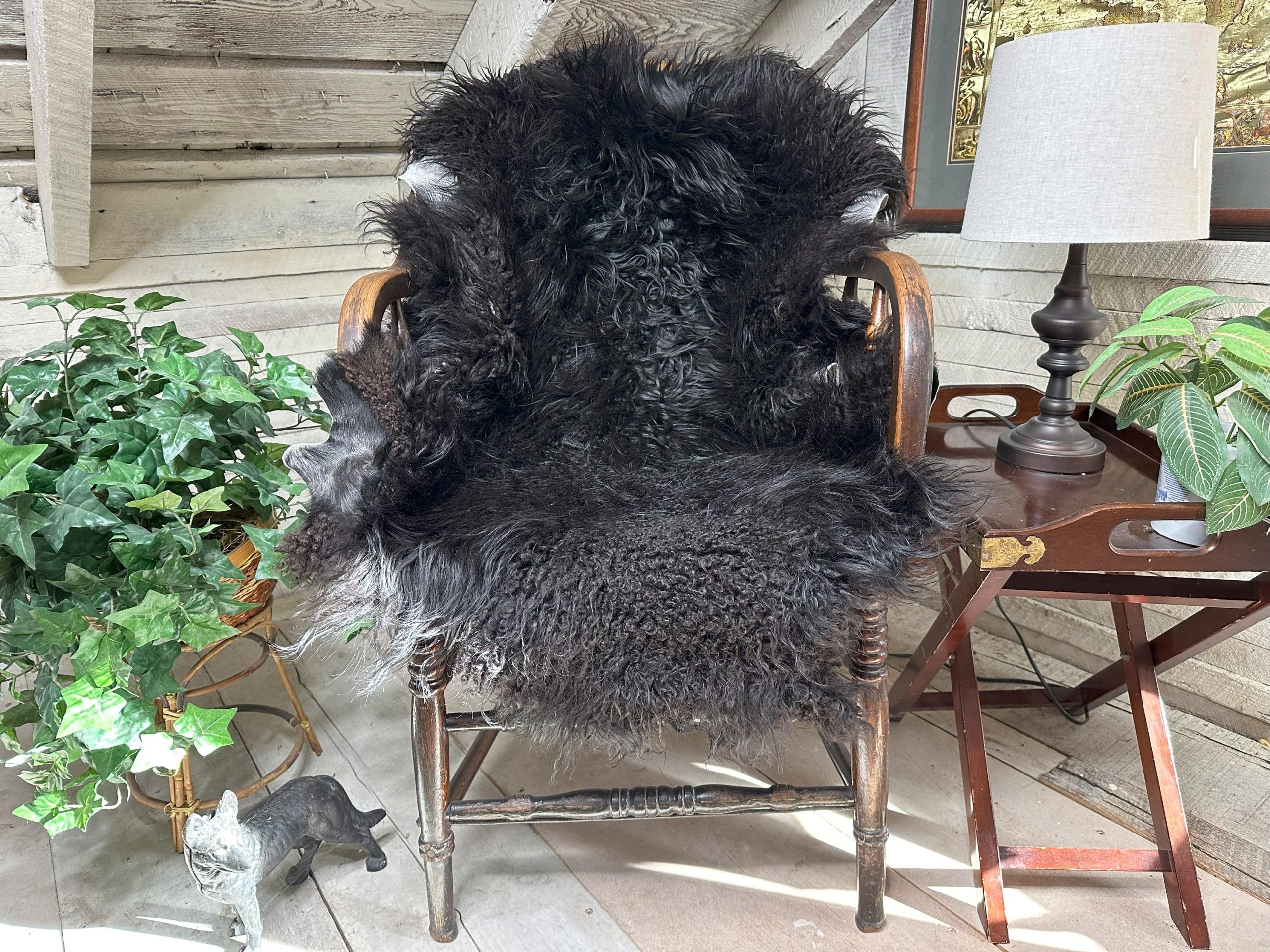 Gorgeous Icelandic sheepskin throw l natural rug | original wool rug | Hygge home style | skin | hide | sustainable | Jet black, very soft.