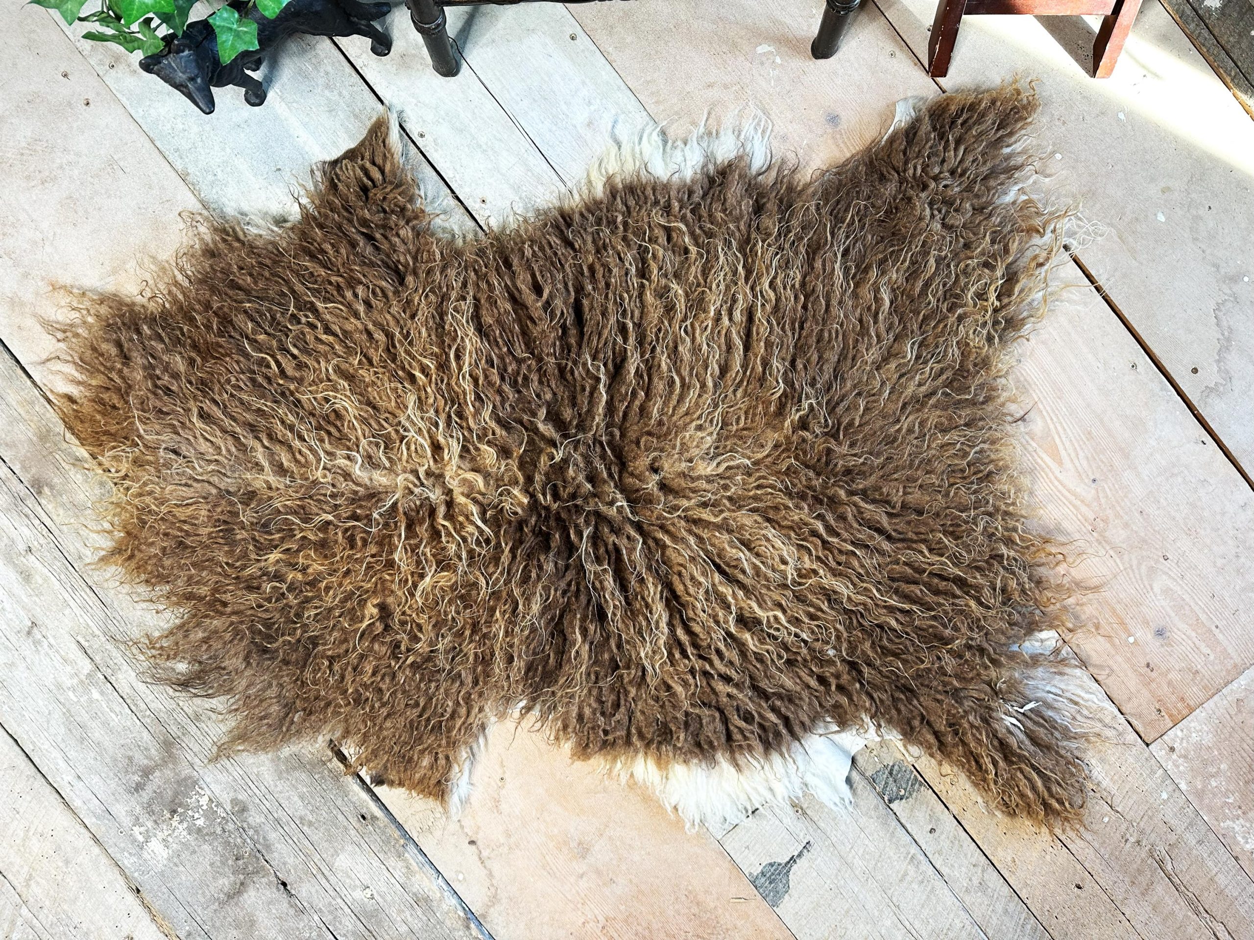 Big Beautiful Icelandic sheepskin throw l natural rug | original wool rug | hide | fur | skin | sustainable farm | brown with white patches - Image 5