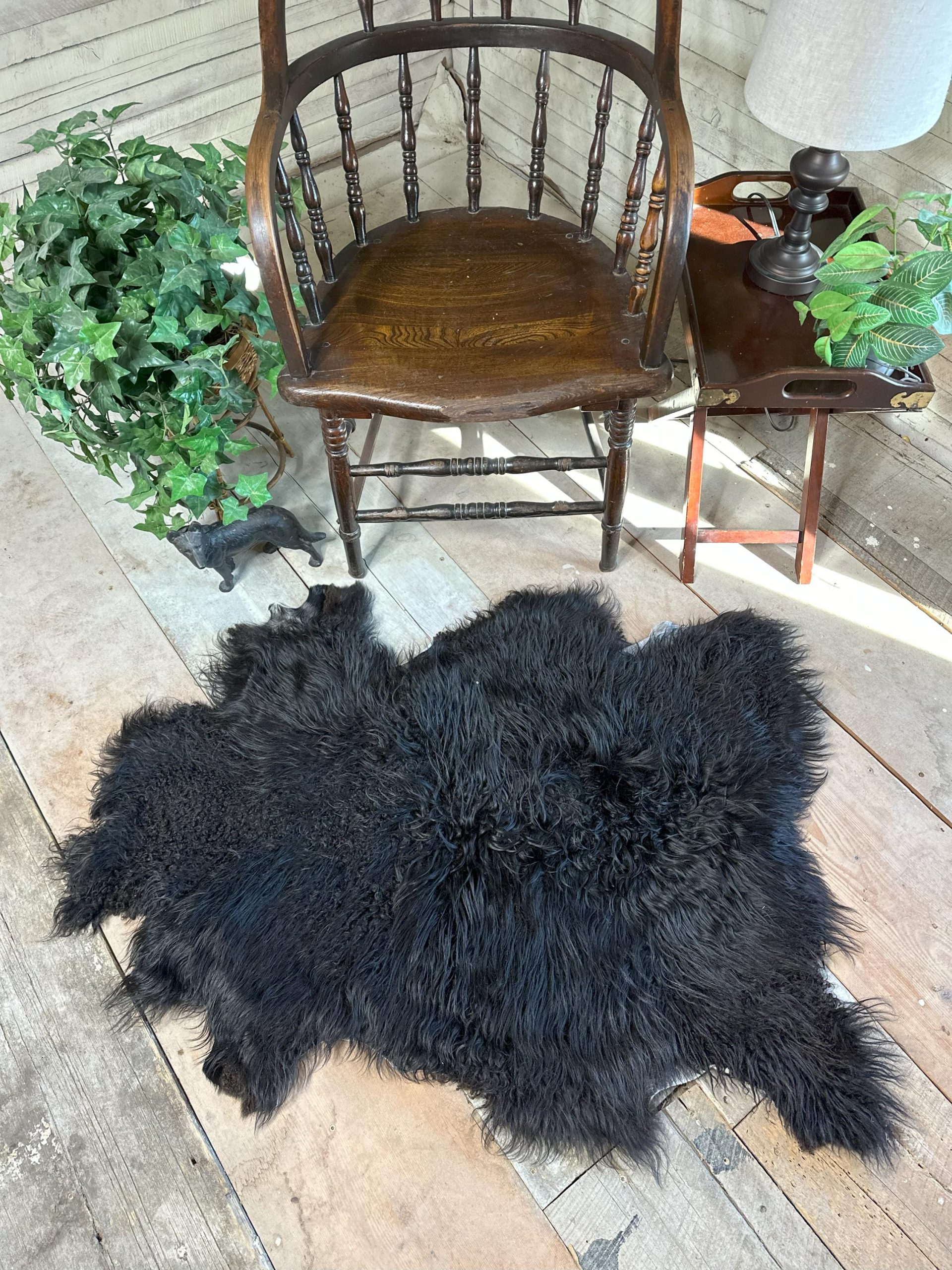 Gorgeous Icelandic sheepskin throw l natural rug | original wool rug | Hygge home style | skin | hide | sustainable | Jet black, very soft. - Image 4
